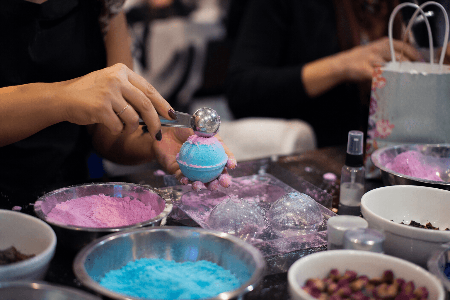 Valencia Town Center hosts Lush bath bomb workshop with goodie bags