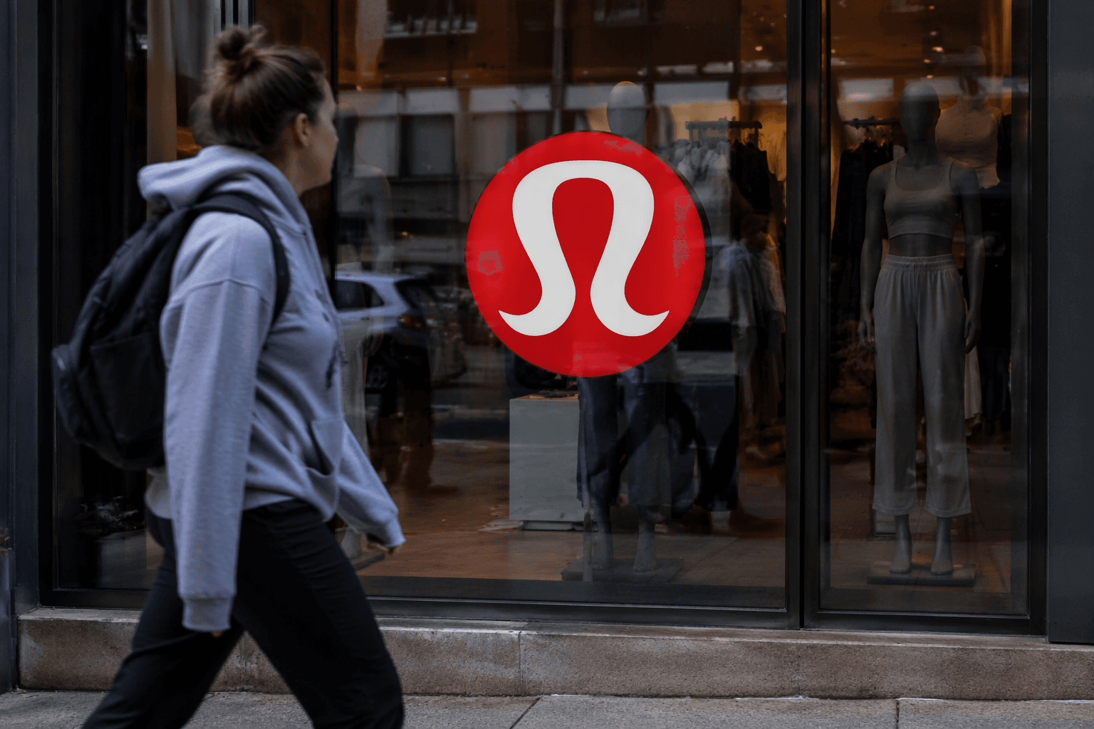 Lululemon shares sink after deeper guidance cut and weak turnaround outlook