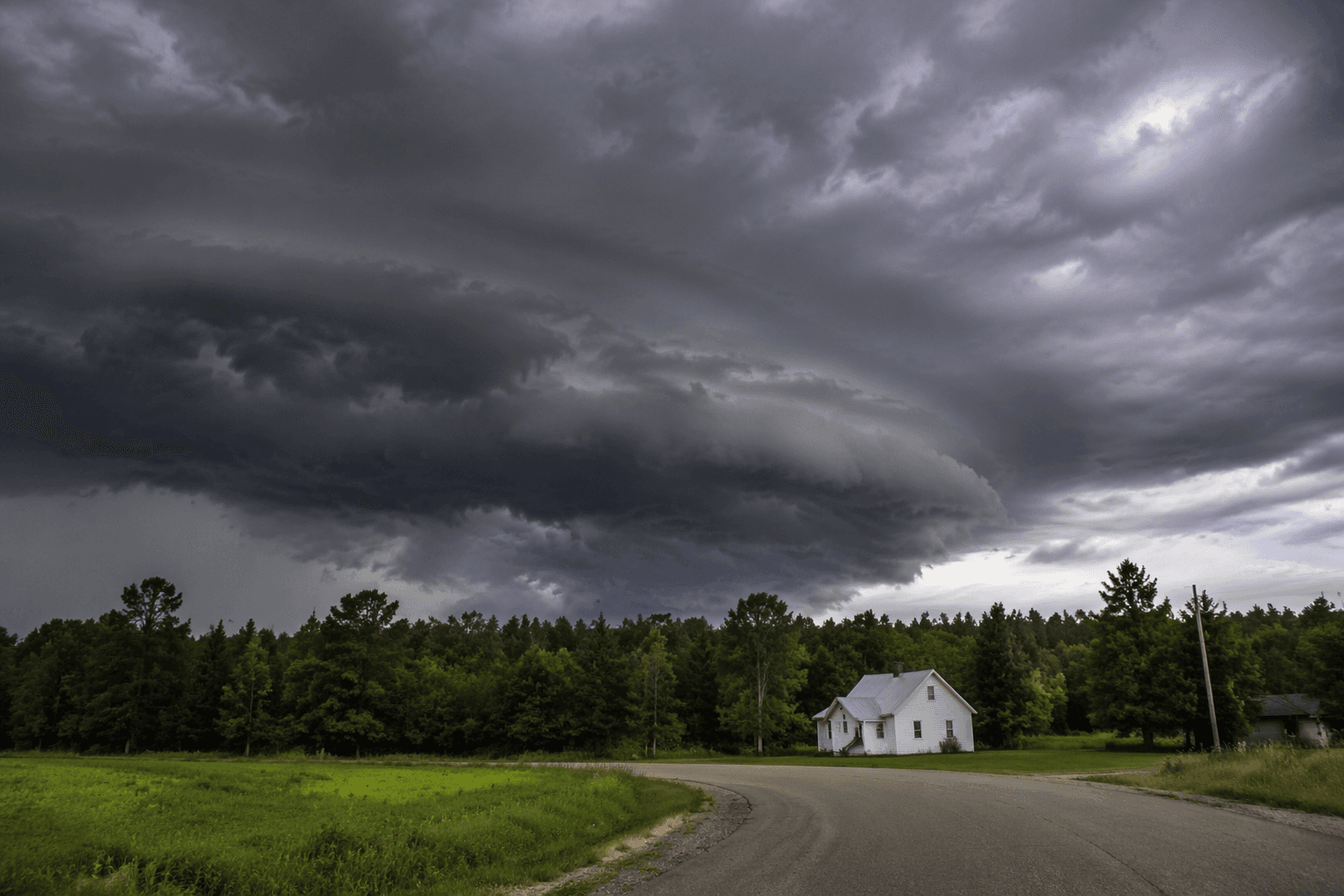 Severe thunderstorm warning covers Menominee County, hail and 60 mph winds expected