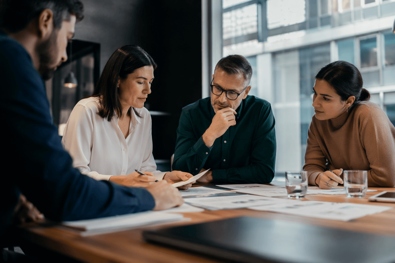 Monday.com guide shows how gate reviews improve project decisions
