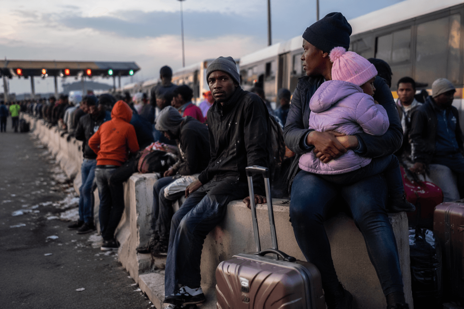 Thousands flee South Africa ahead of anti-migrant deadline