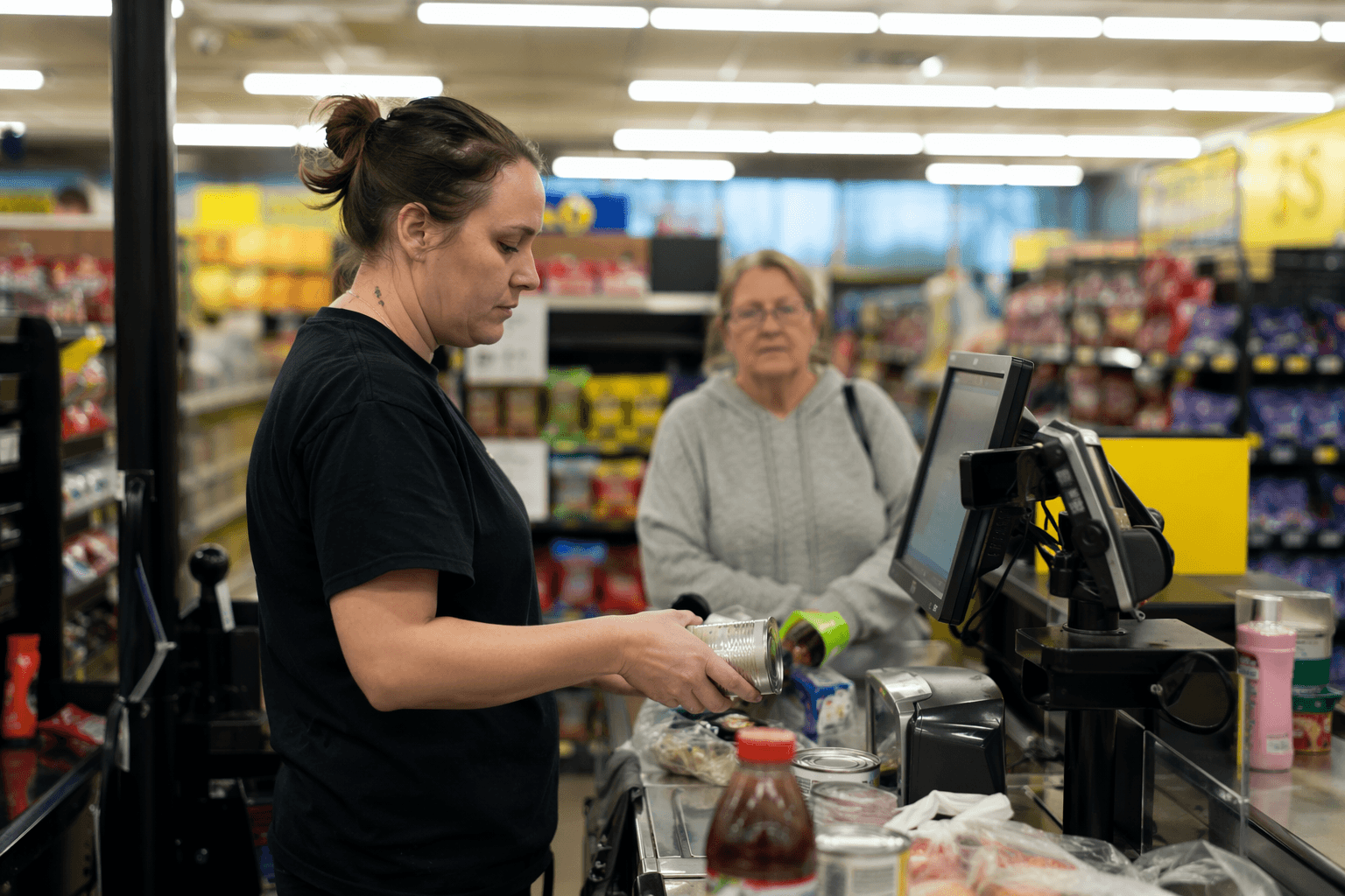 Dollar General shoppers stay value-focused as labor worries rise