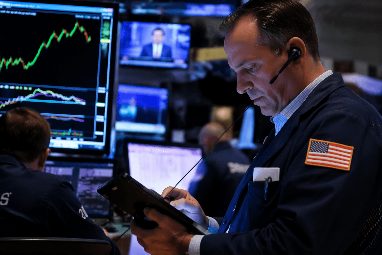 U.S. equity funds see renewed inflows as tech rebounds and risks ease