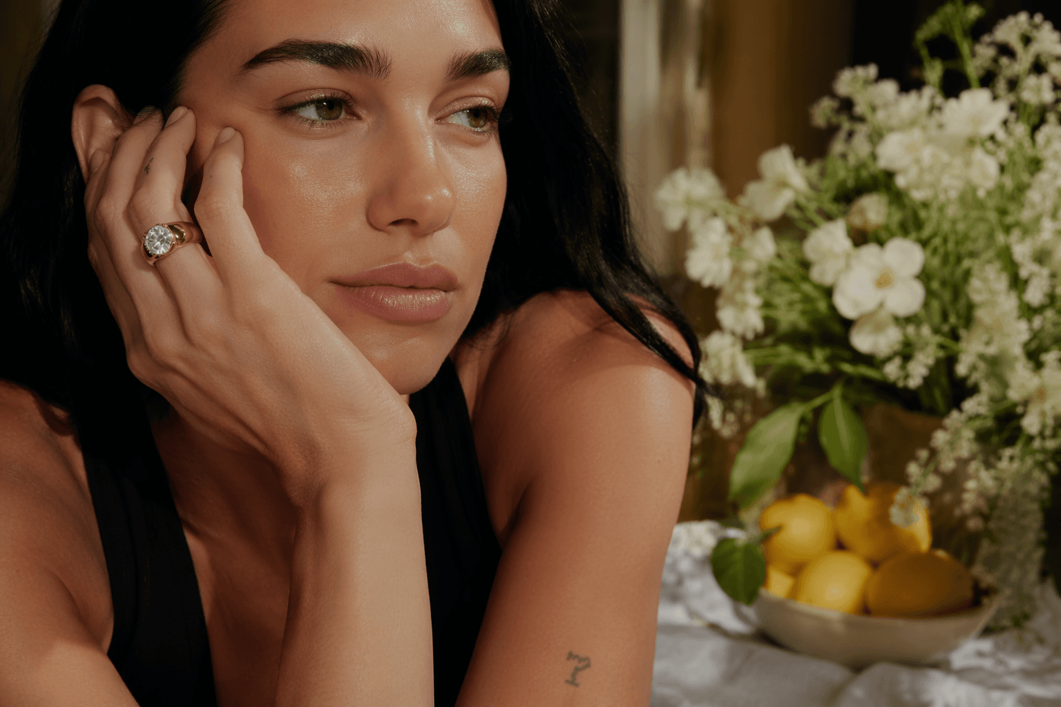 EÉRA designed Dua Lipa’s bespoke engagement ring, sparking bridal style buzz