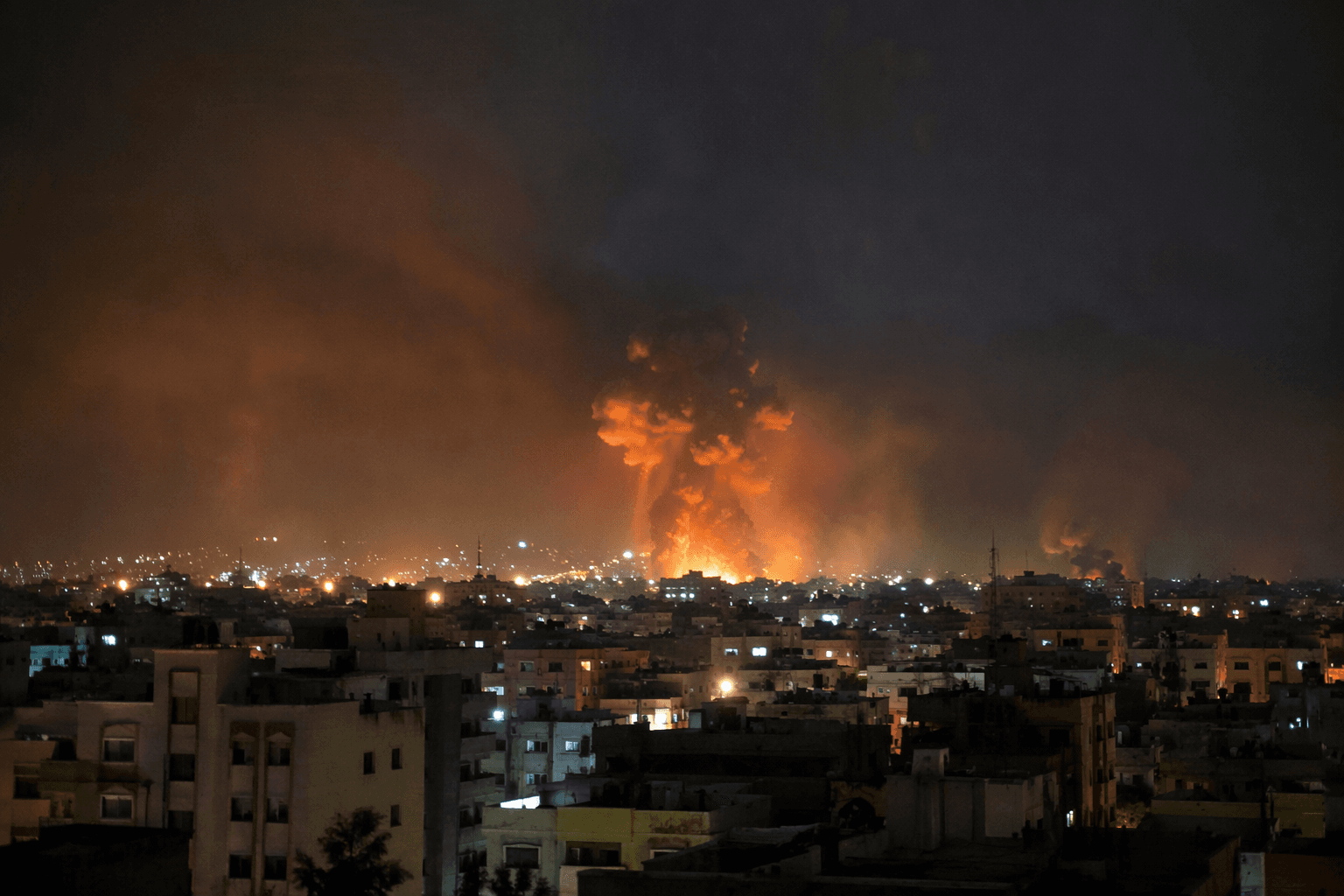 U.S. launches second day of strikes on Iran as Trump warns of escalation