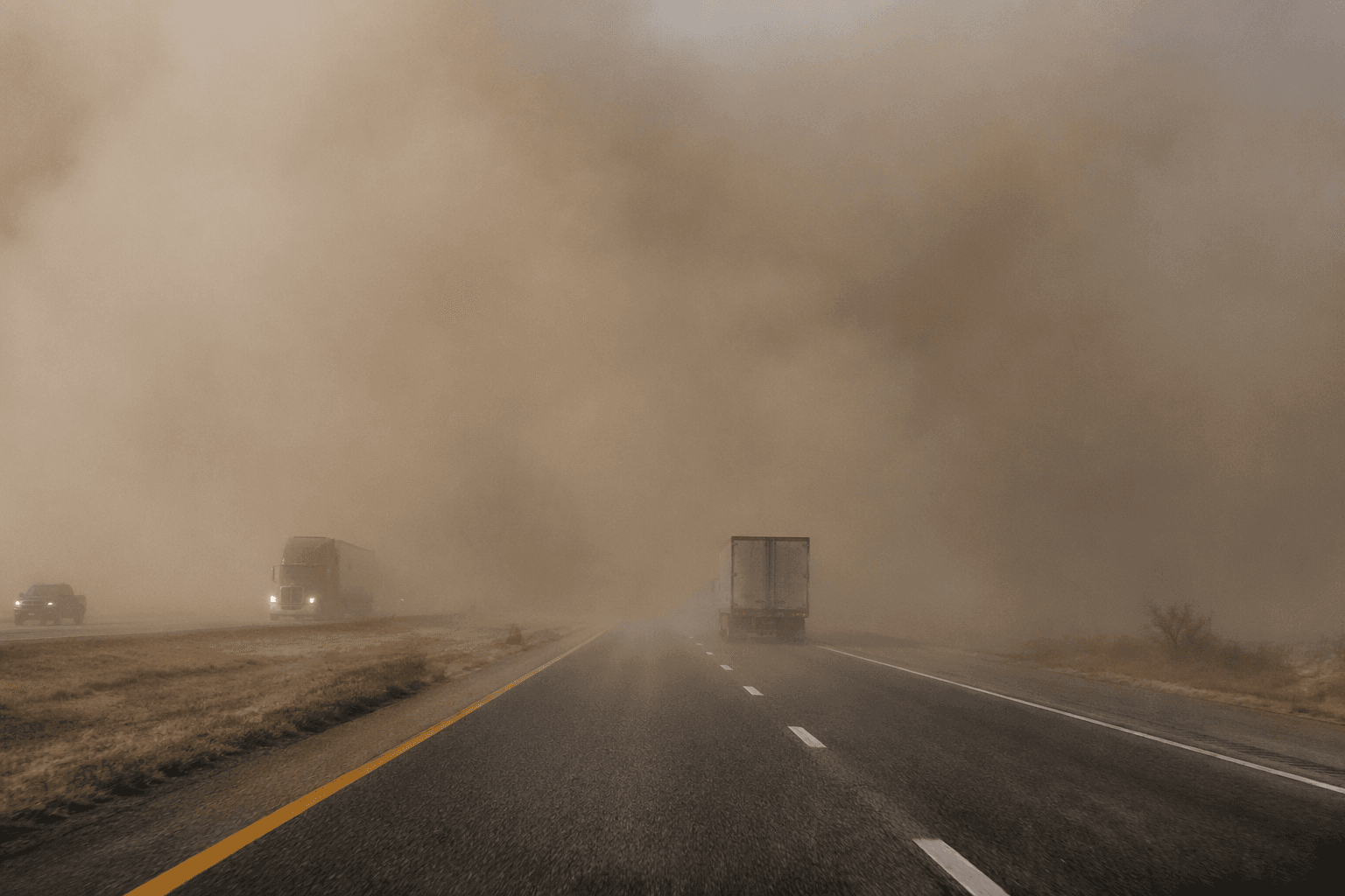 Dangerous dust storm cuts visibility on Interstate 10 near Lordsburg