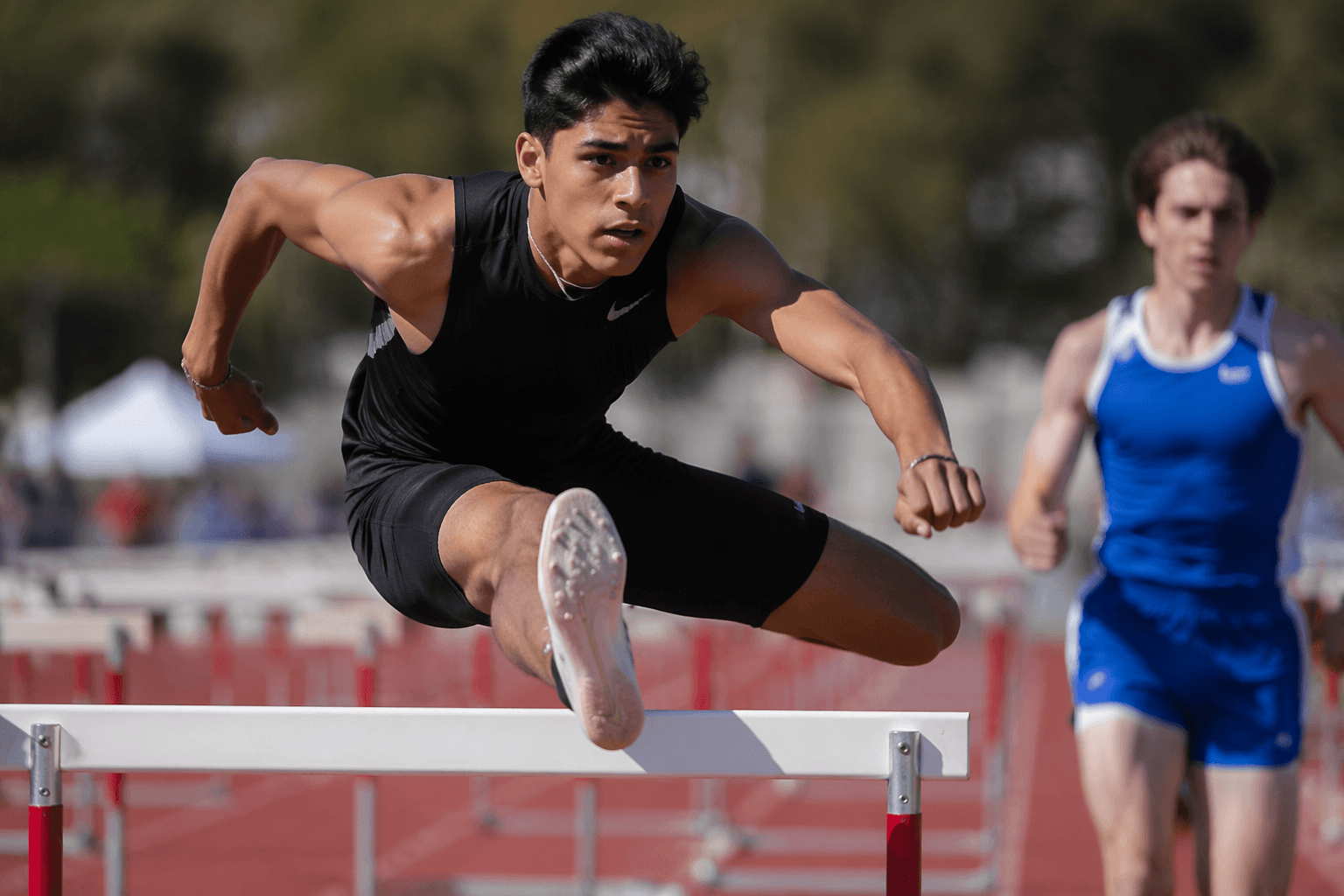Los Lunas runner Alejandro Bachicha sets 400 hurdles record