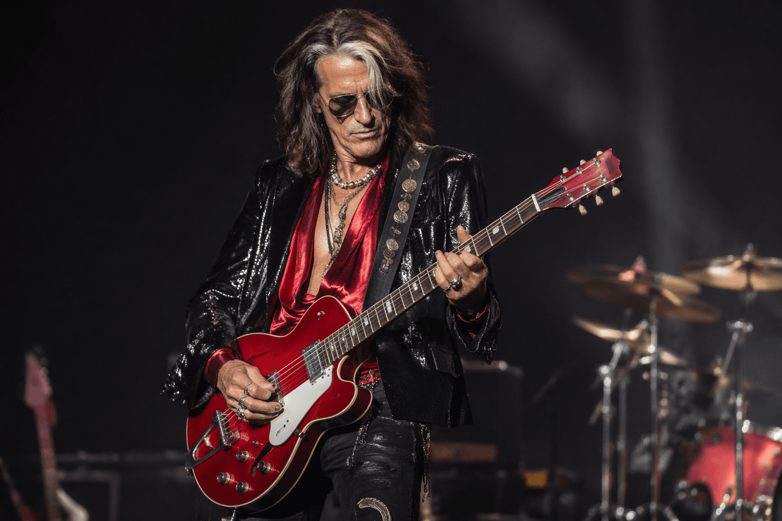 Joe Perry wants to buy back sentimental red Höfner guitar