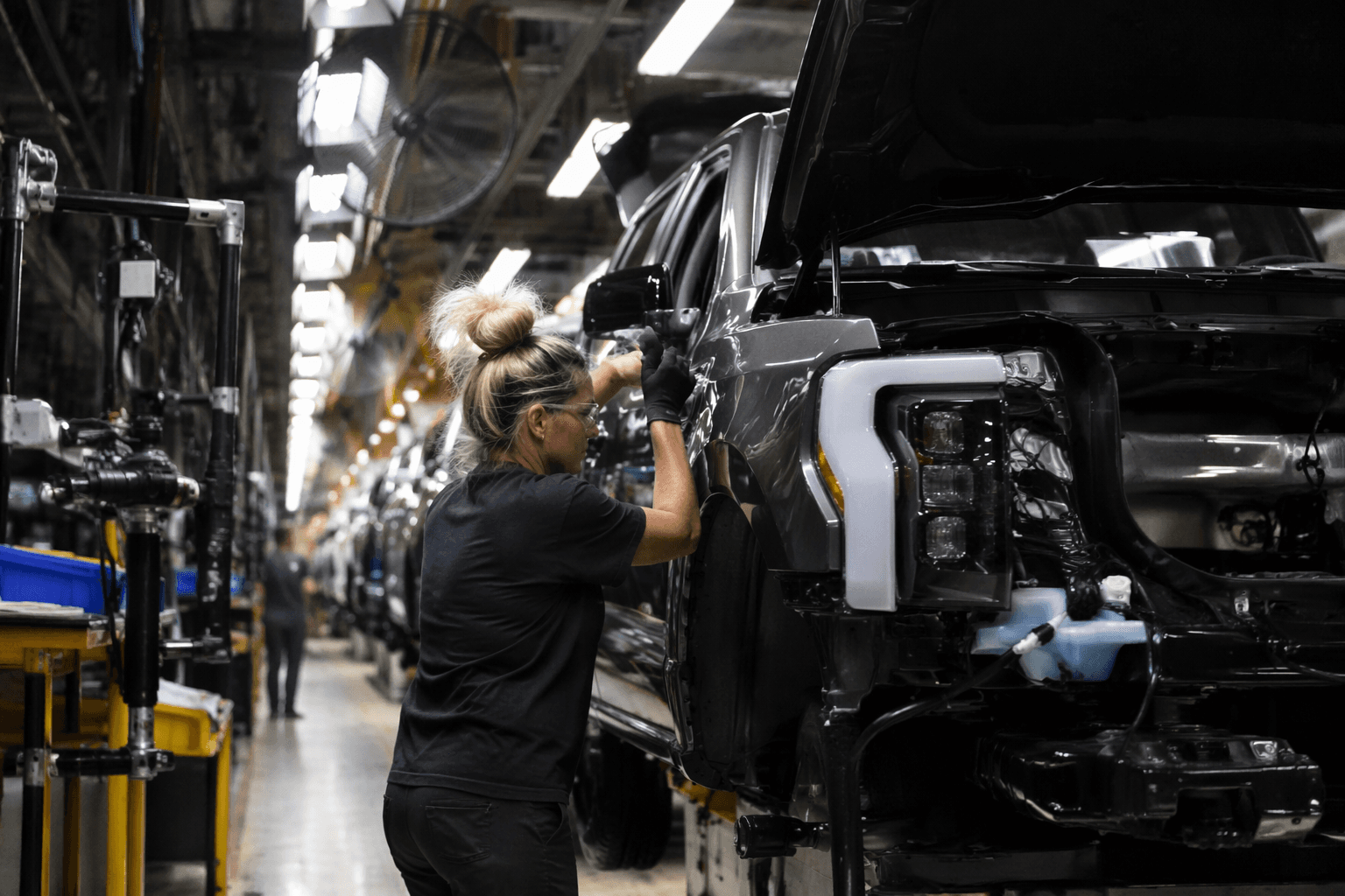 Ford, Unifor reach tentative three-year deal for 5,150 Canadian workers