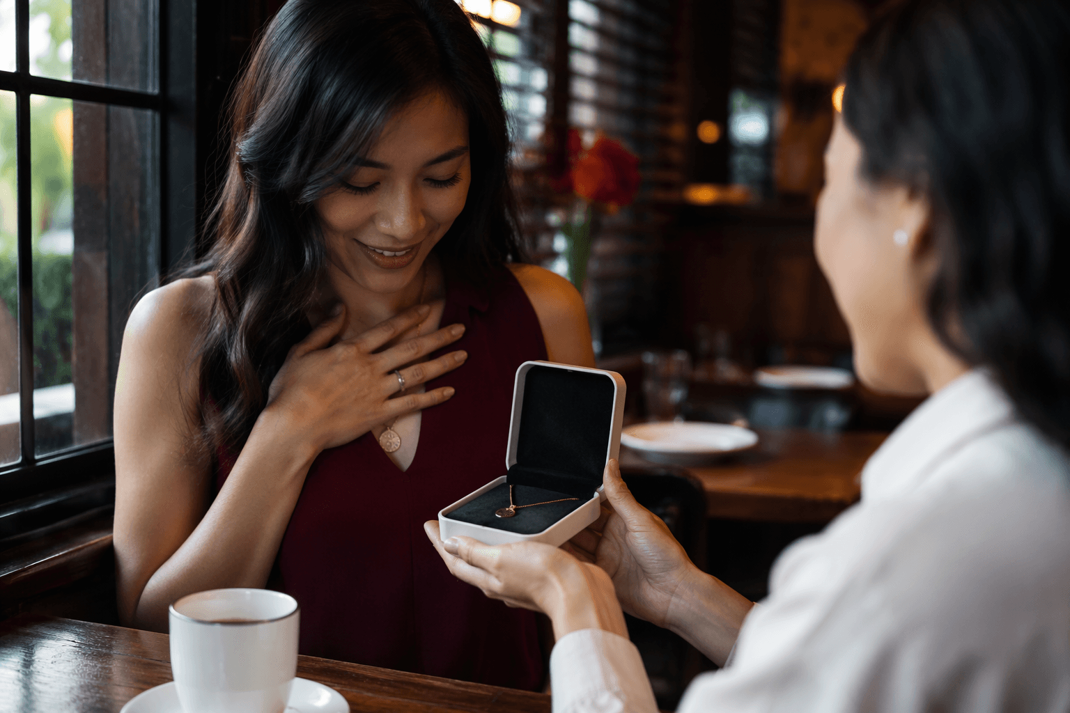 Affordable personalized jewelry gifts that feel special and meaningful