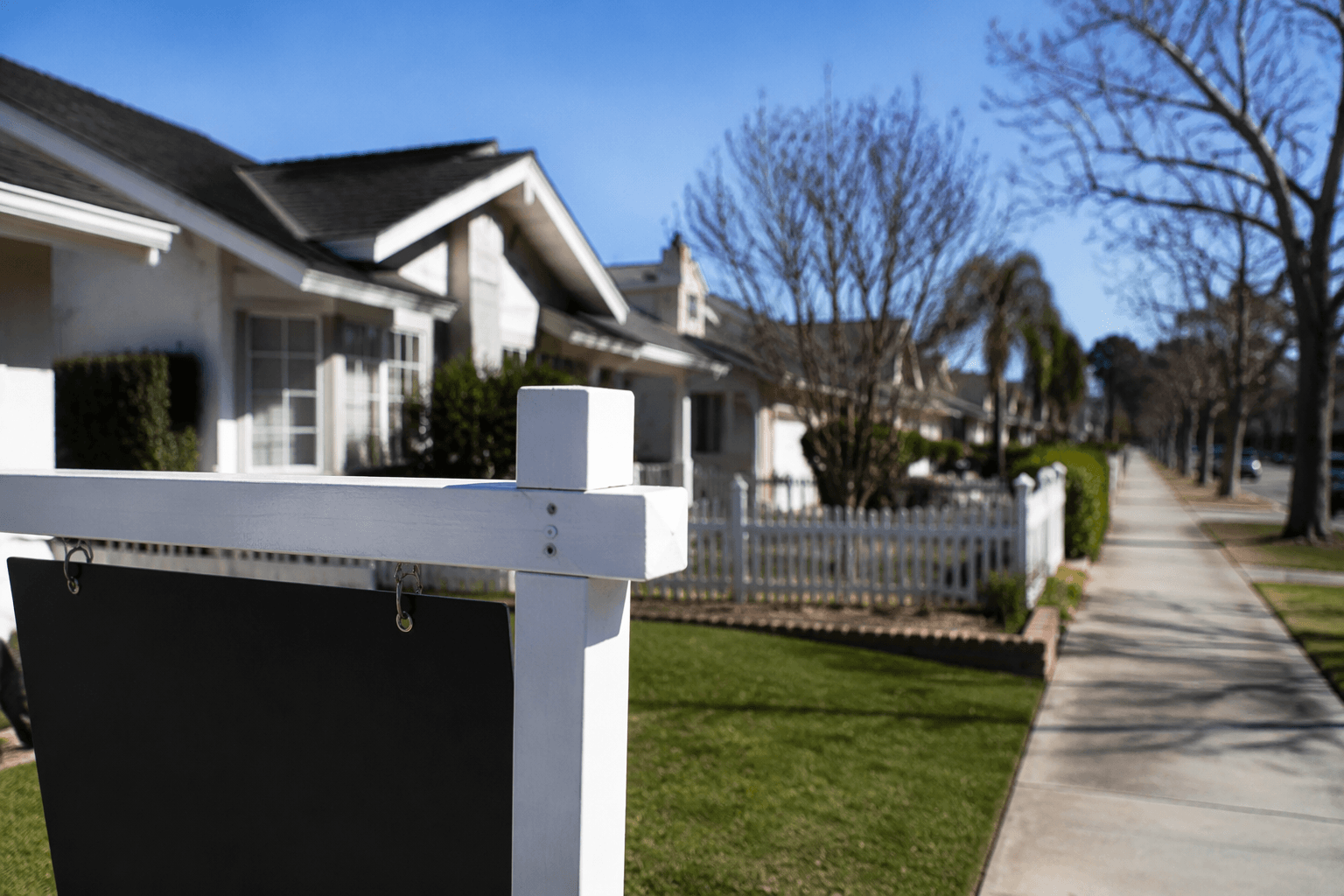 Orange County home prices fall 11% to $400,000 in April