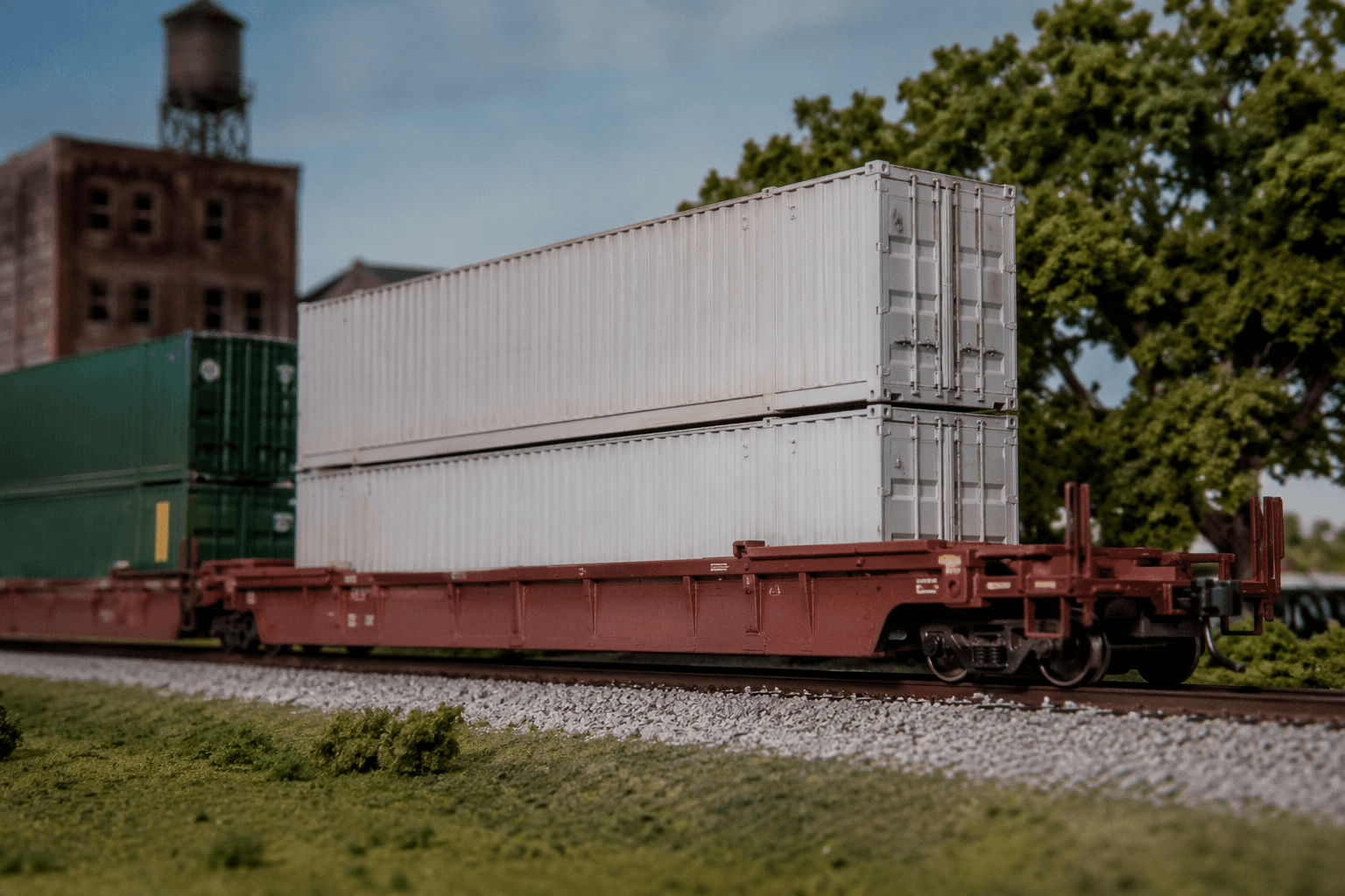 Walthers releases HO-scale rebuilt 53-foot Gunderson well car