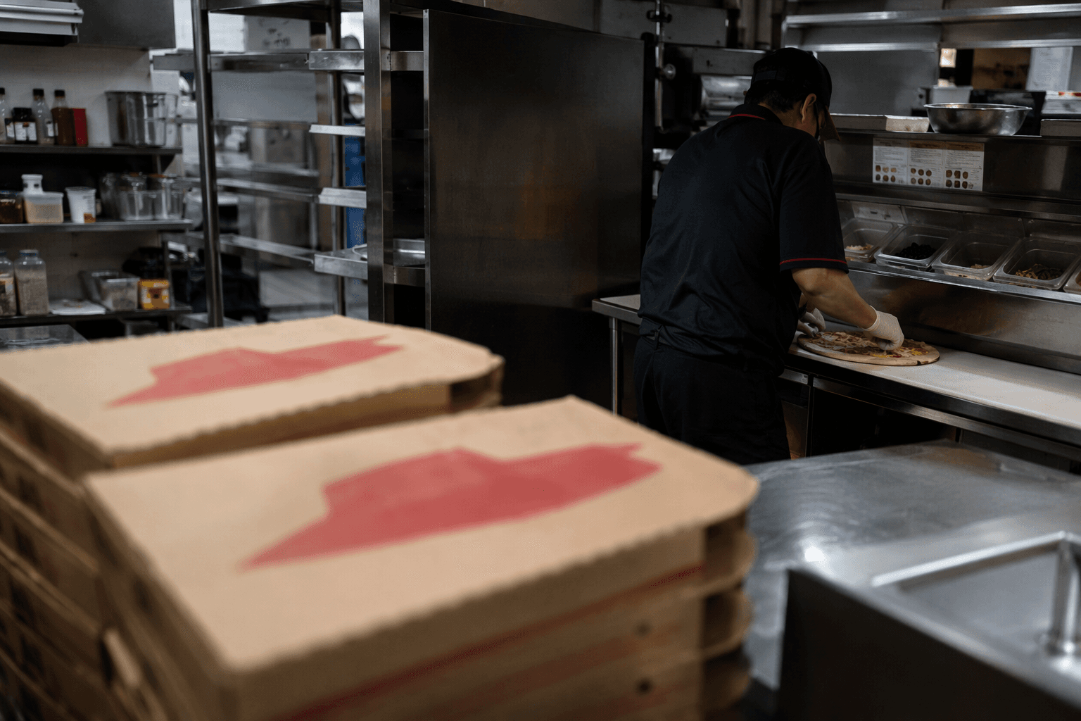 Foodborne illness outbreaks pressure Pizza Hut and other U.S. chains