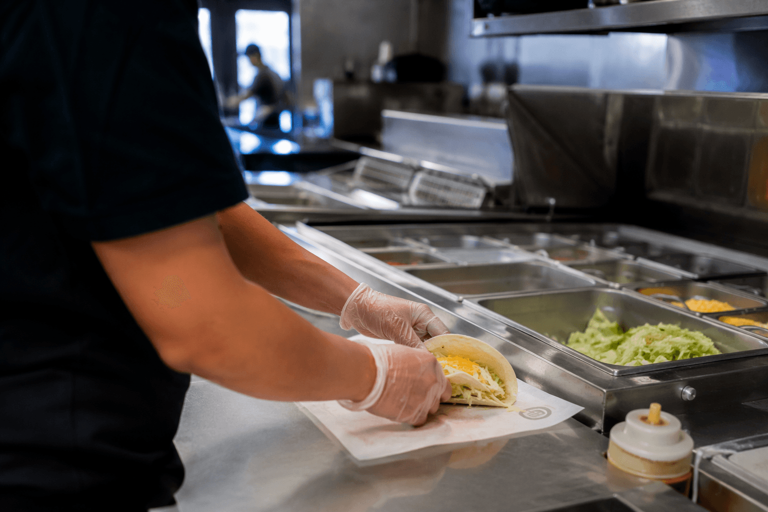 Taco Bell faces sales hit as produce outbreak shakes stores