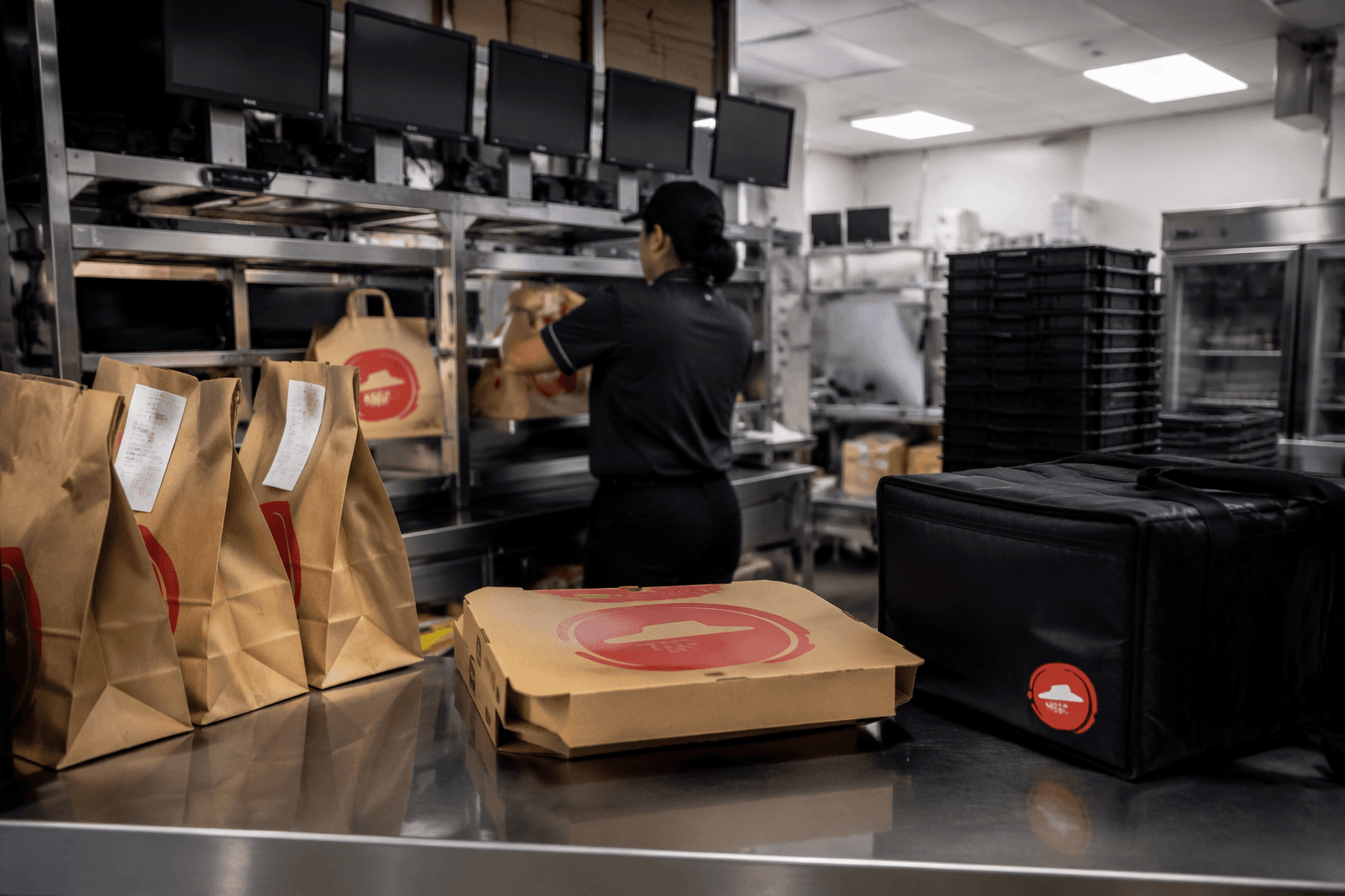 Pizza Hut sales rise as third-party delivery expands reach