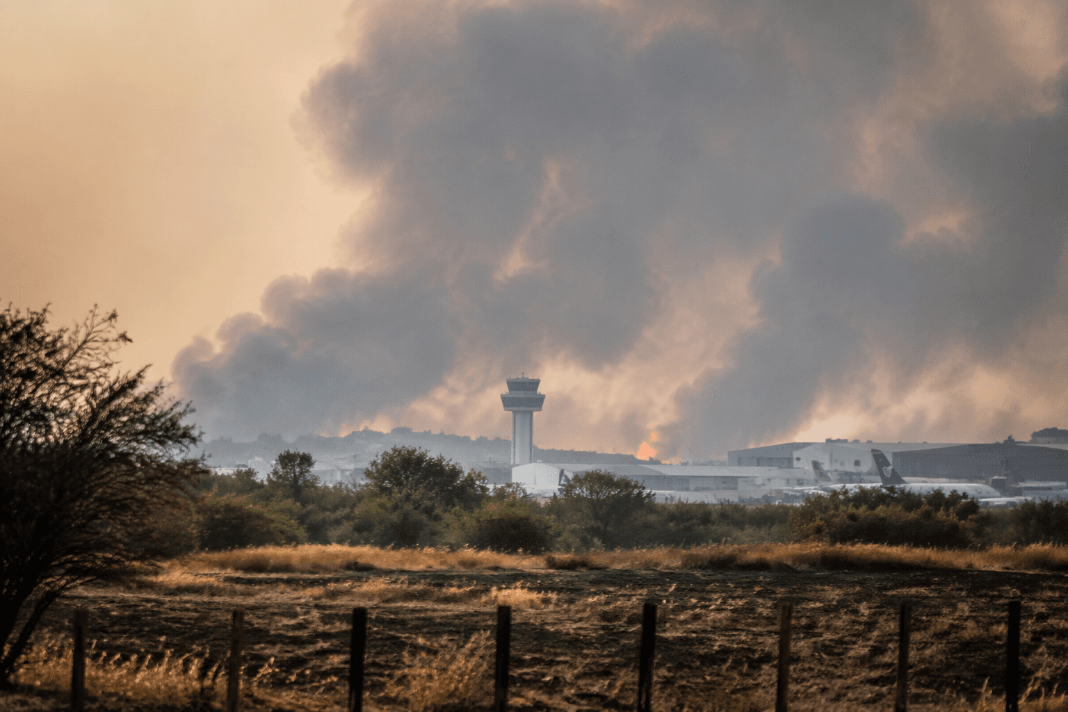 Bordeaux aerospace hub faces growing wildfire risk as fires near airport spread
