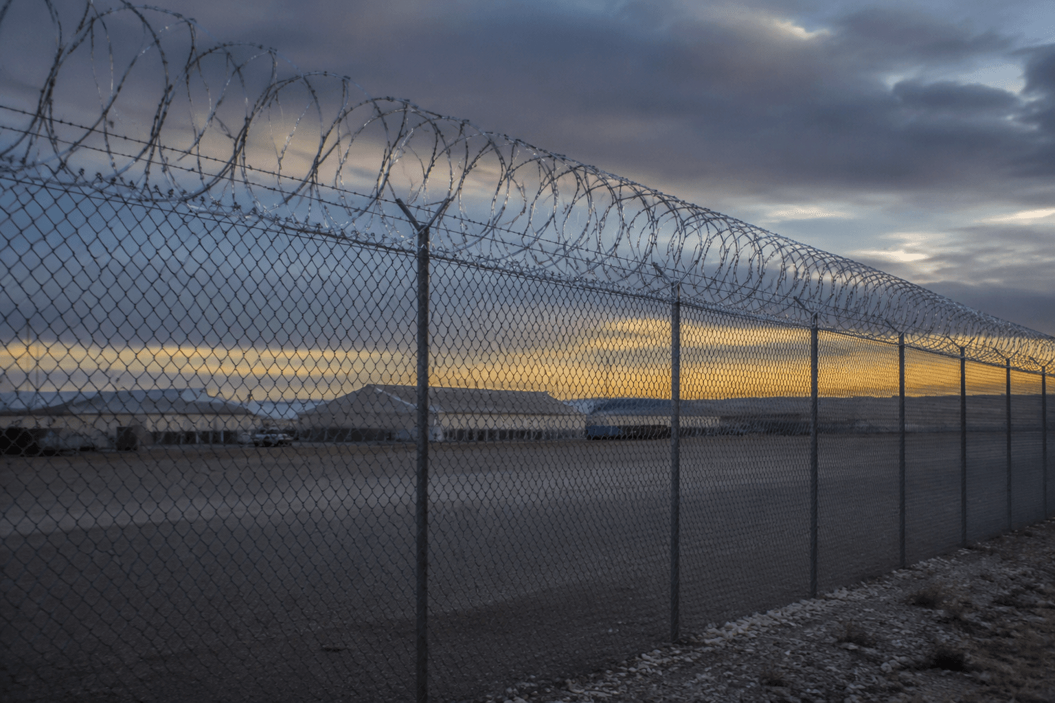 ICE extends no-bid contract for major Texas detention center