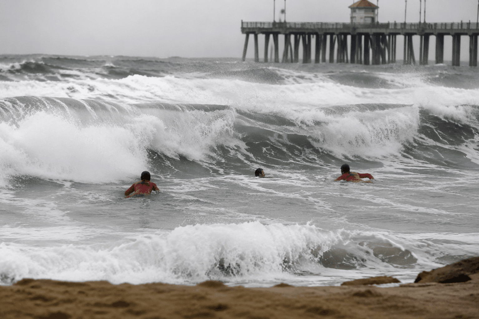 Lifeguards battle dangerous waves to save young swimmer in California