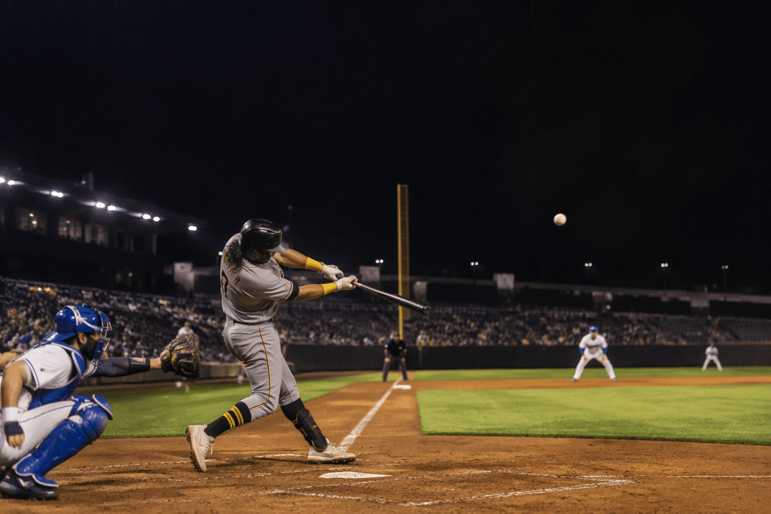 Bees break open seventh, top Storm Chasers 8-4 behind back-to-back homers