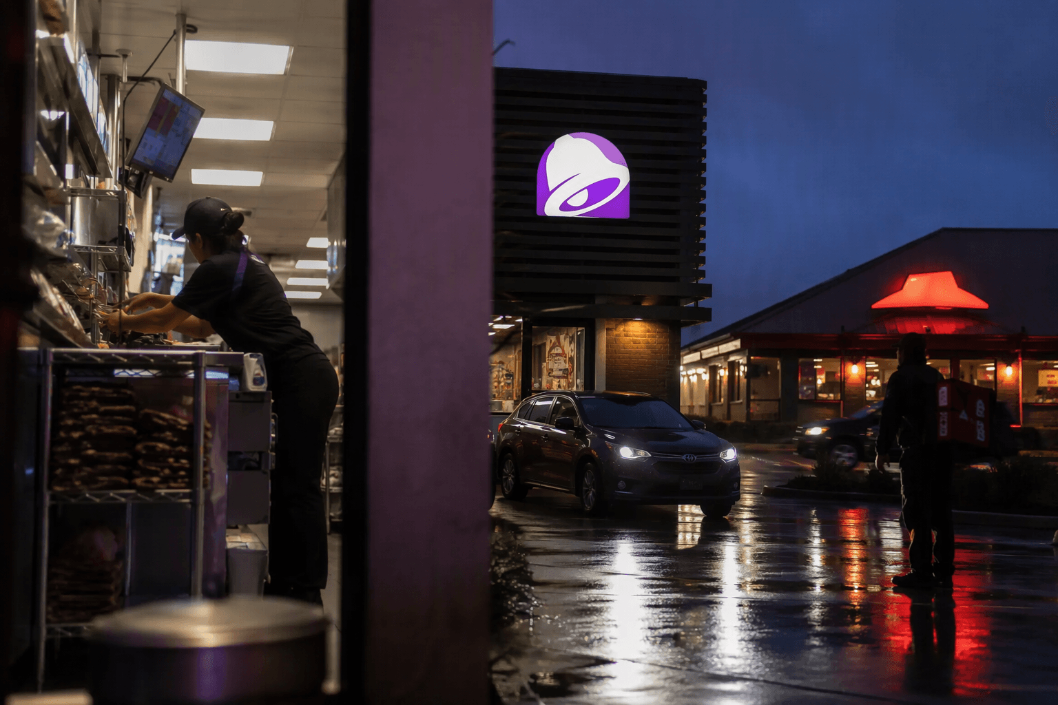Yum sales rise as Taco Bell leads, Pizza Hut sale nears completion