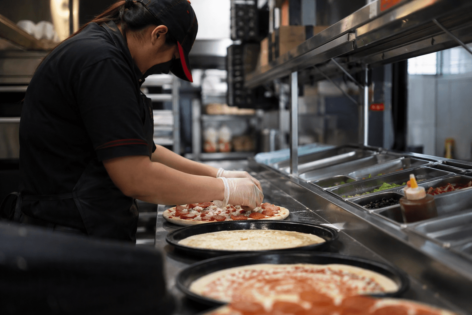 Pizza Hut teams get food safety training tips for busy shifts