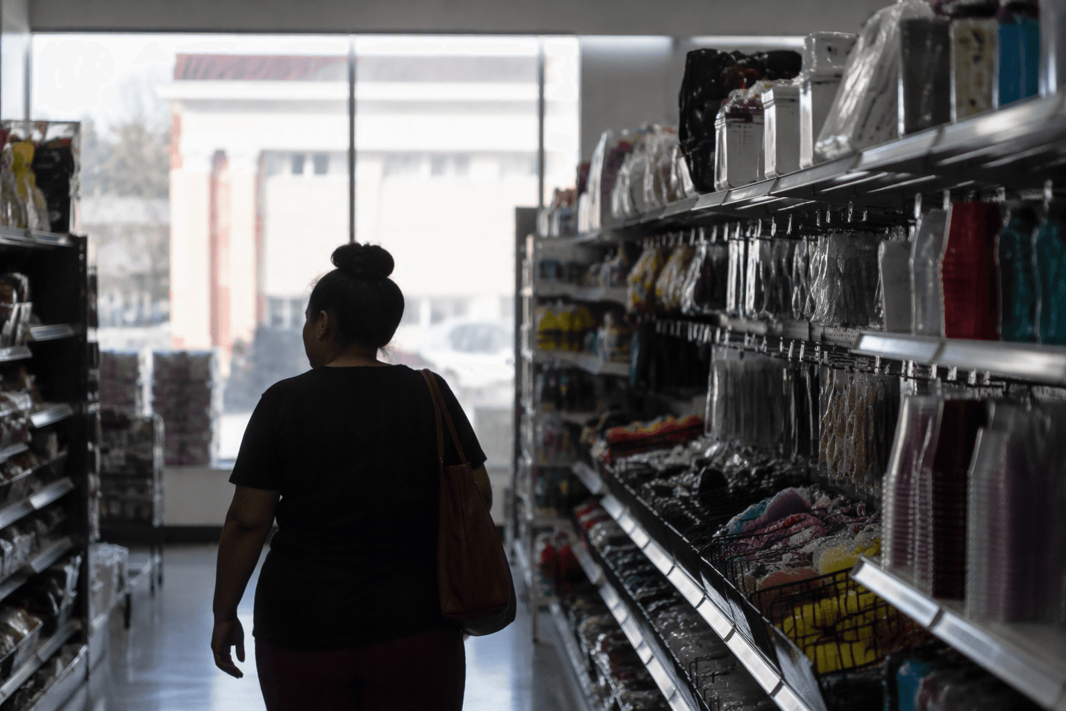 Zacks weighs discount retail pressures facing Dollar General and rivals