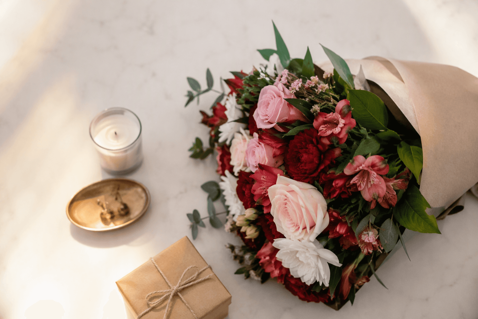 Best flower subscription services for anniversary gifting