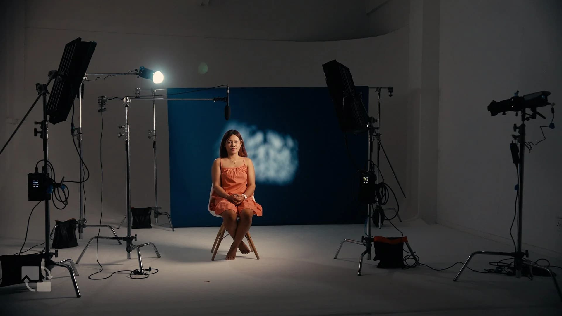 3.62+How+To+Shoot+Studio+Interviews FINAL.00 00 21 07.Still038