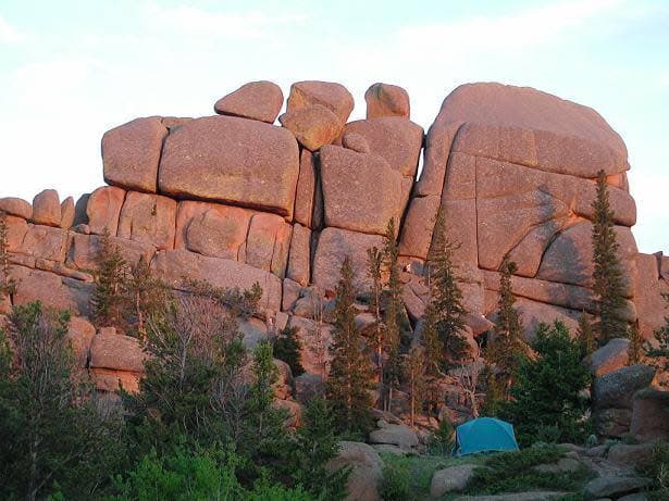 Vedauwoo’s granite formations draw hikers, climbers near Laramie
