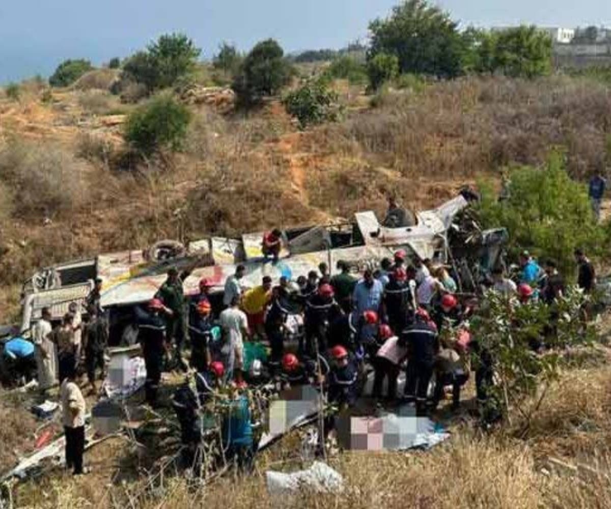 Bus plunges into ravine near Algiers, killing at least 25