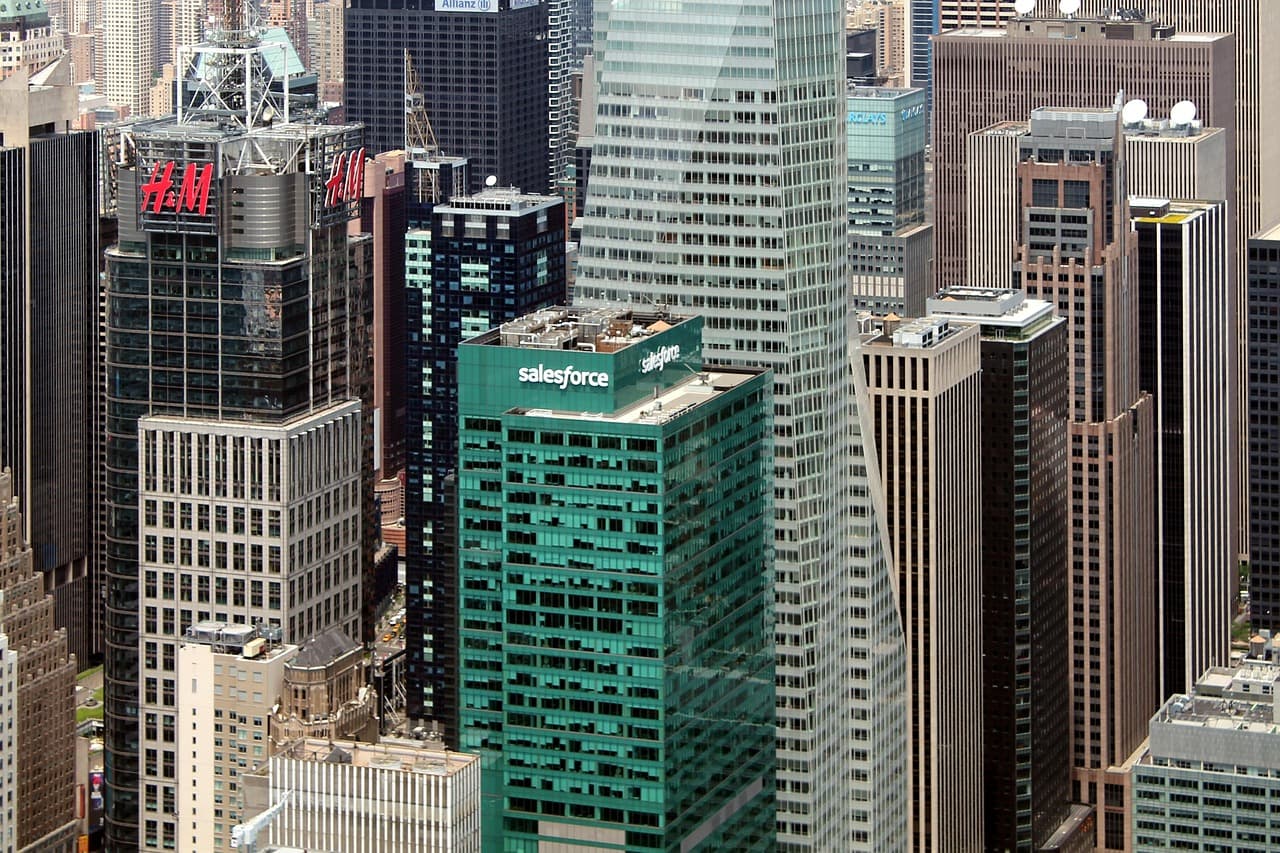 Salesforce guide spotlights P&C software for better CX and efficiency