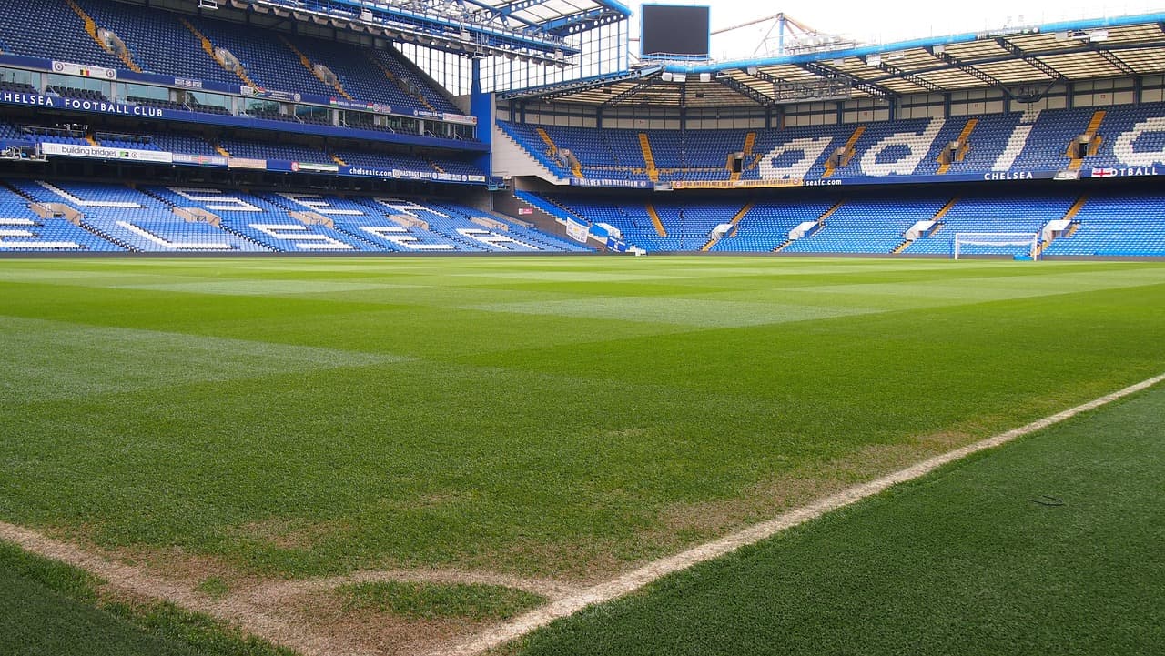 Chelsea close in on Rayo Vallecano left-back Pep Chavarria