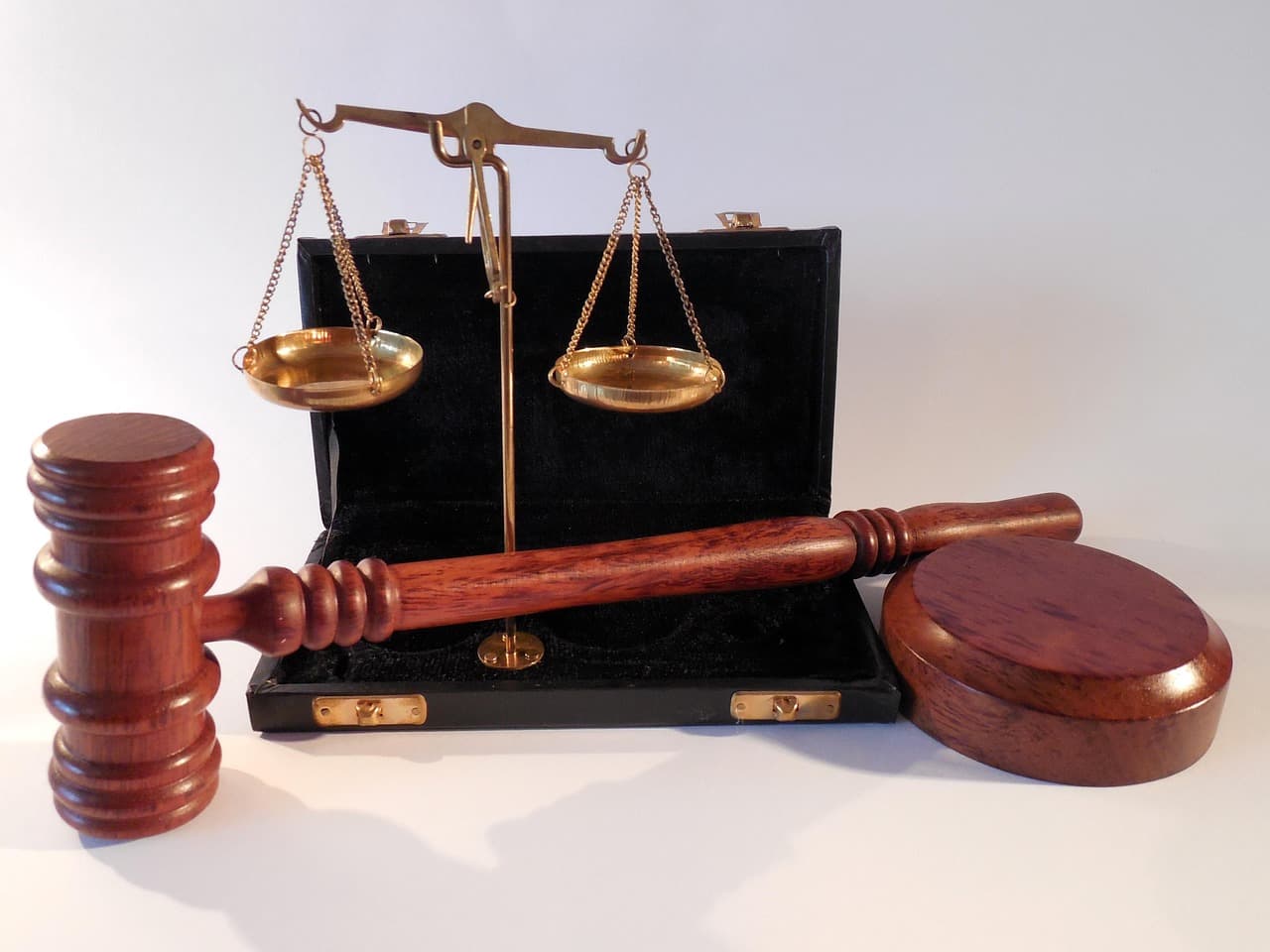 Judge allows depositions of LinkedIn executives in antitrust case