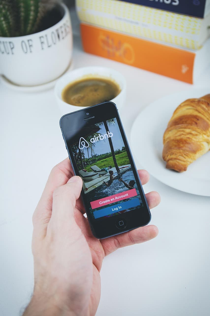 Airbnb beats revenue estimates on strong travel demand and World Cup boost