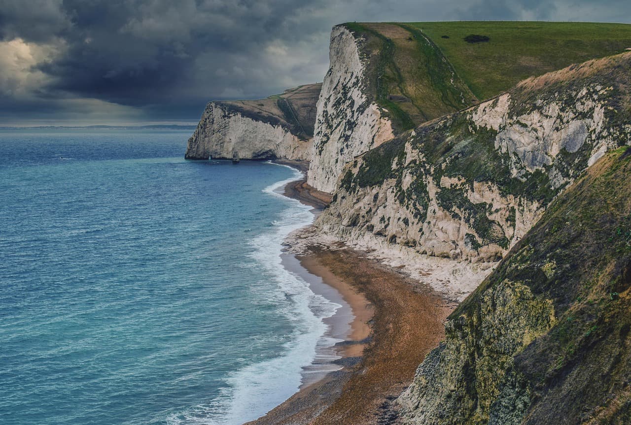 UK heat and dry spell to return before wetter mid-month shift