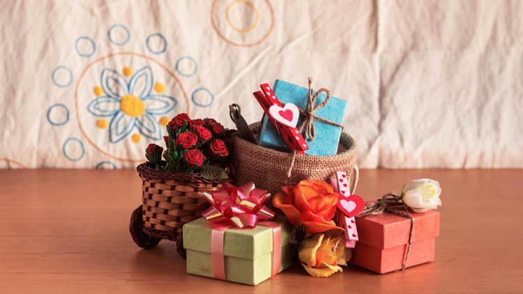 Personalized housewarming gifts make new homes feel truly lasting