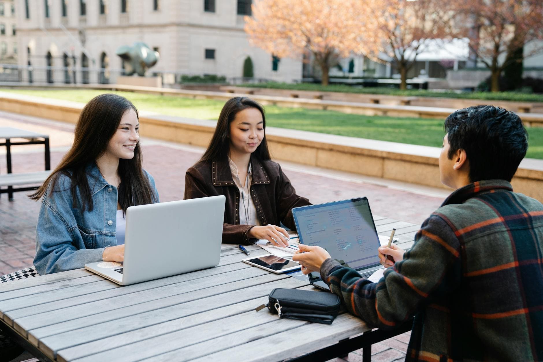 SEO agency hits $500k pre-graduation by targeting overlooked local niches