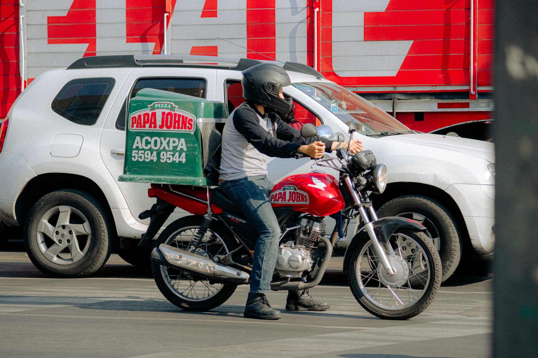Pizza Hut Franchise Battles Show Turf, Control, and Worker Impacts