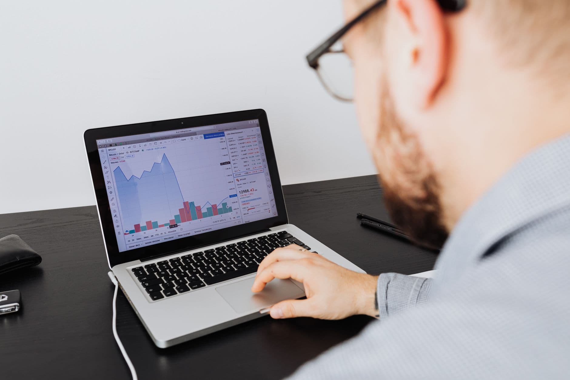 How to measure answer engine optimization ROI in AI search visibility 2026