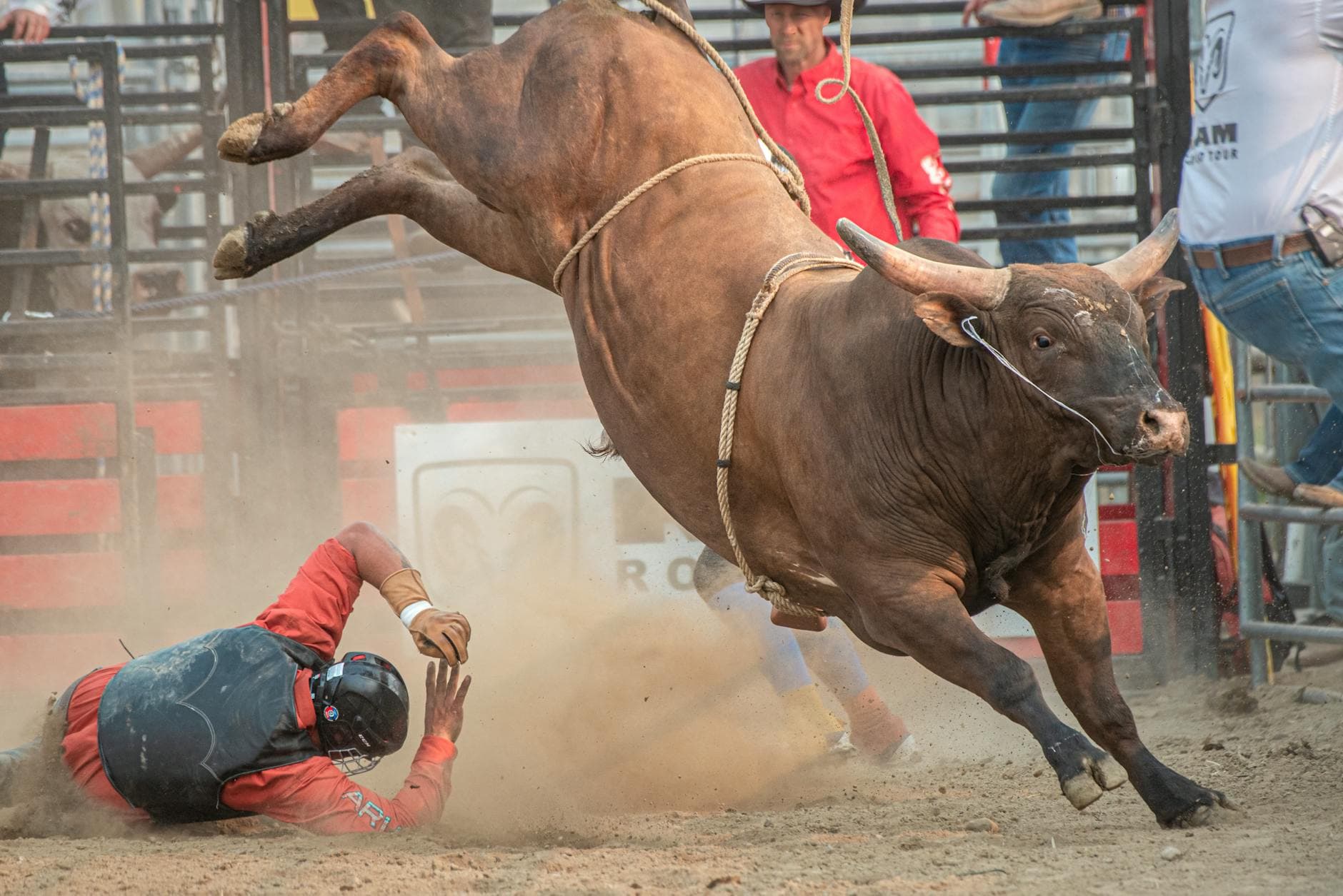 Tristen Hutchings wins Del Rio bull riding event, boosts title chase