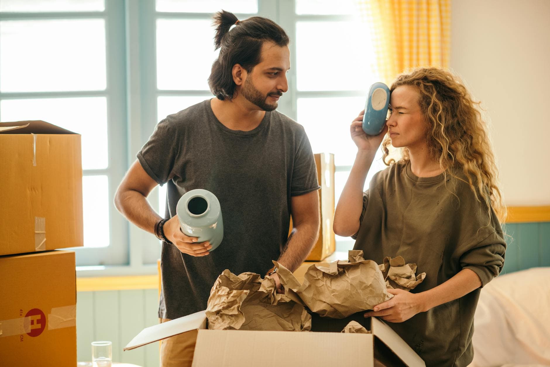 Practical housewarming gifts that help new homeowners settle in faster