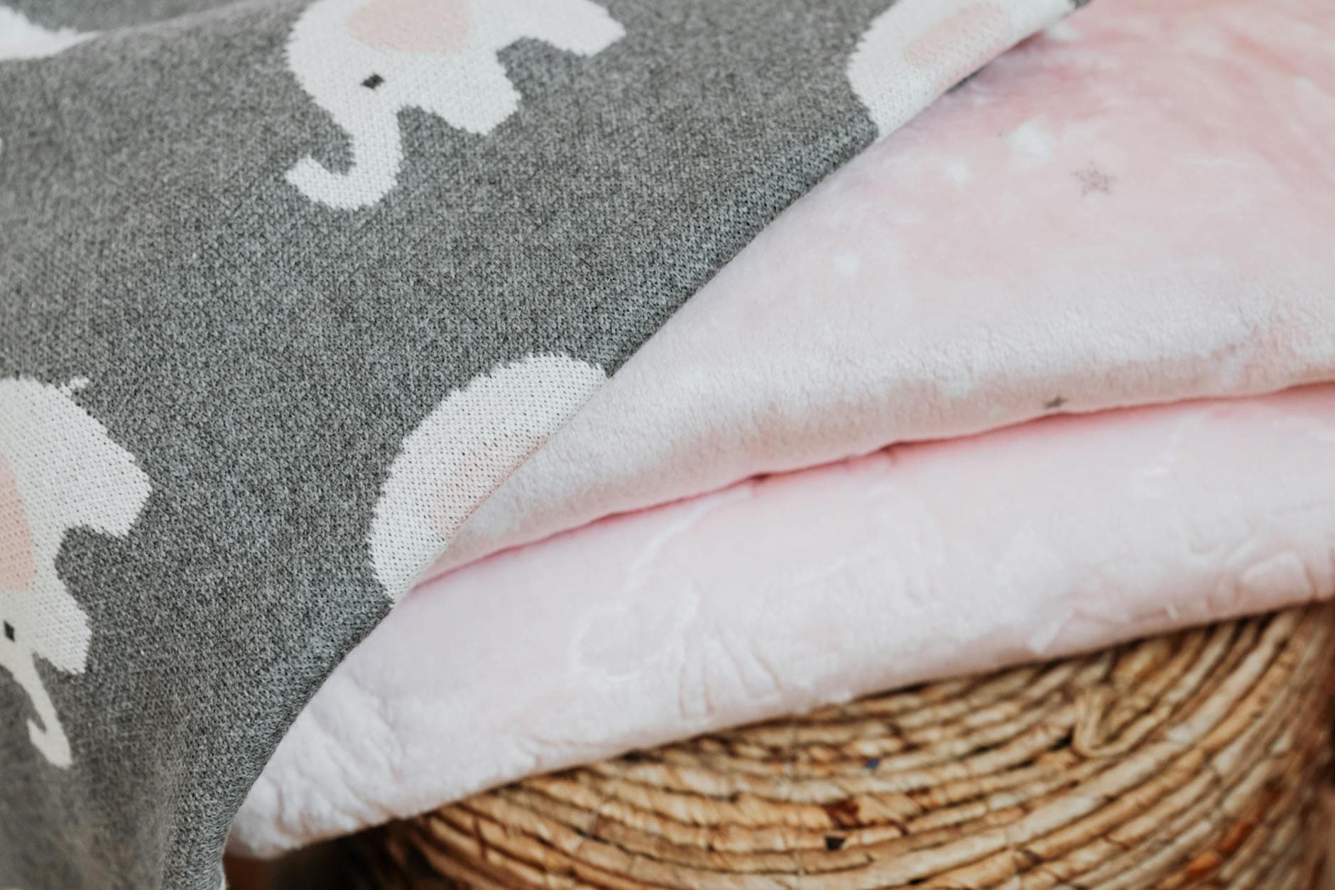 Classic Shell Stitch Blanket Blends Timeless Texture With Modern Style