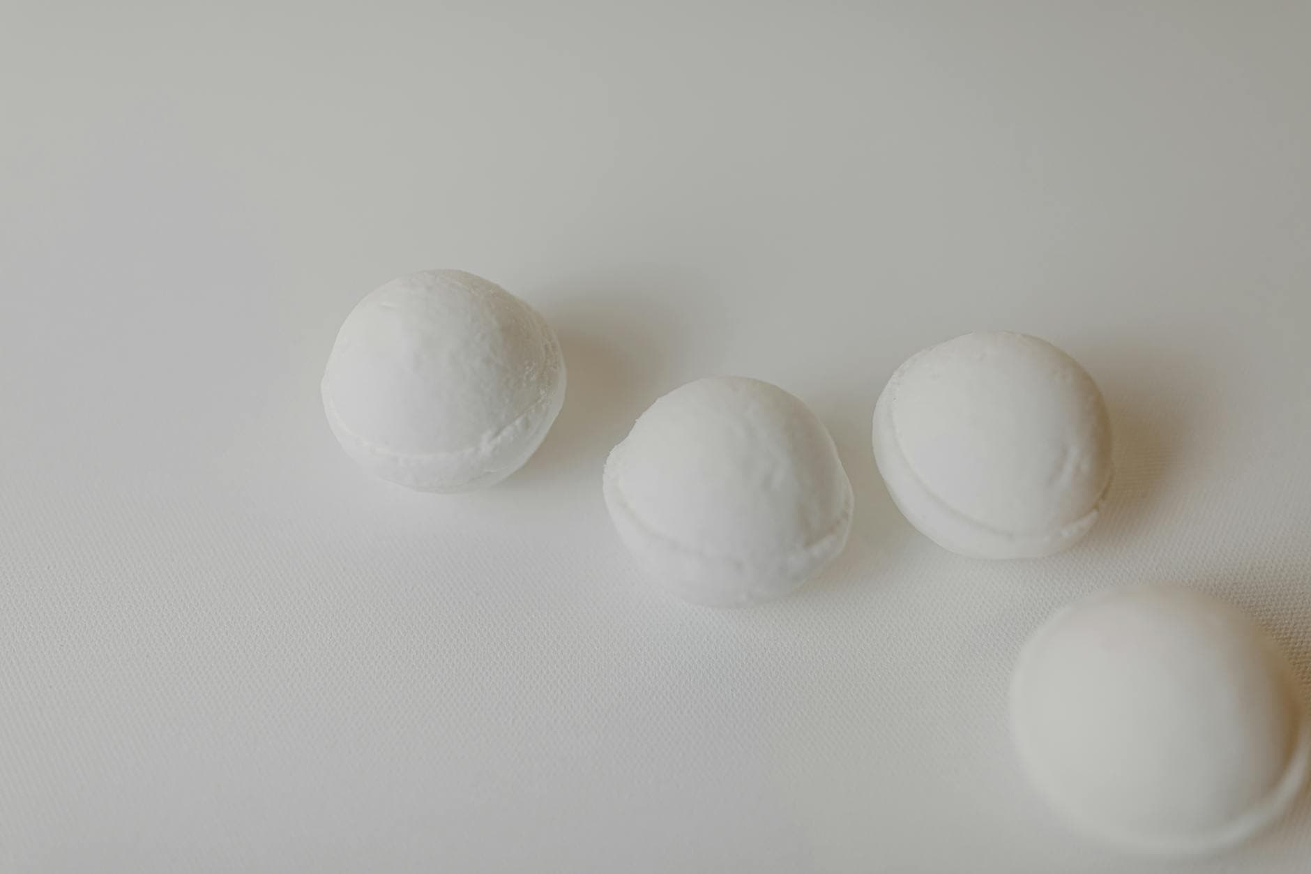 Bath Bomb Troubleshooting Guide Explains Cracking, Fizzing, and Humidity Problems