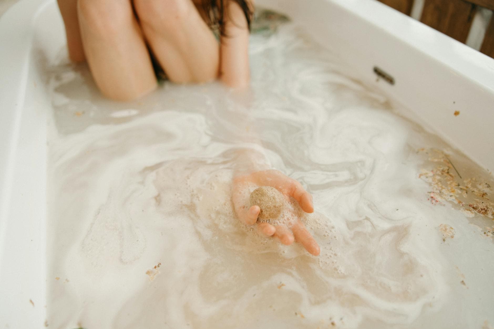The Crafters Shop shares simple AI-generated bath bomb recipe for beginners