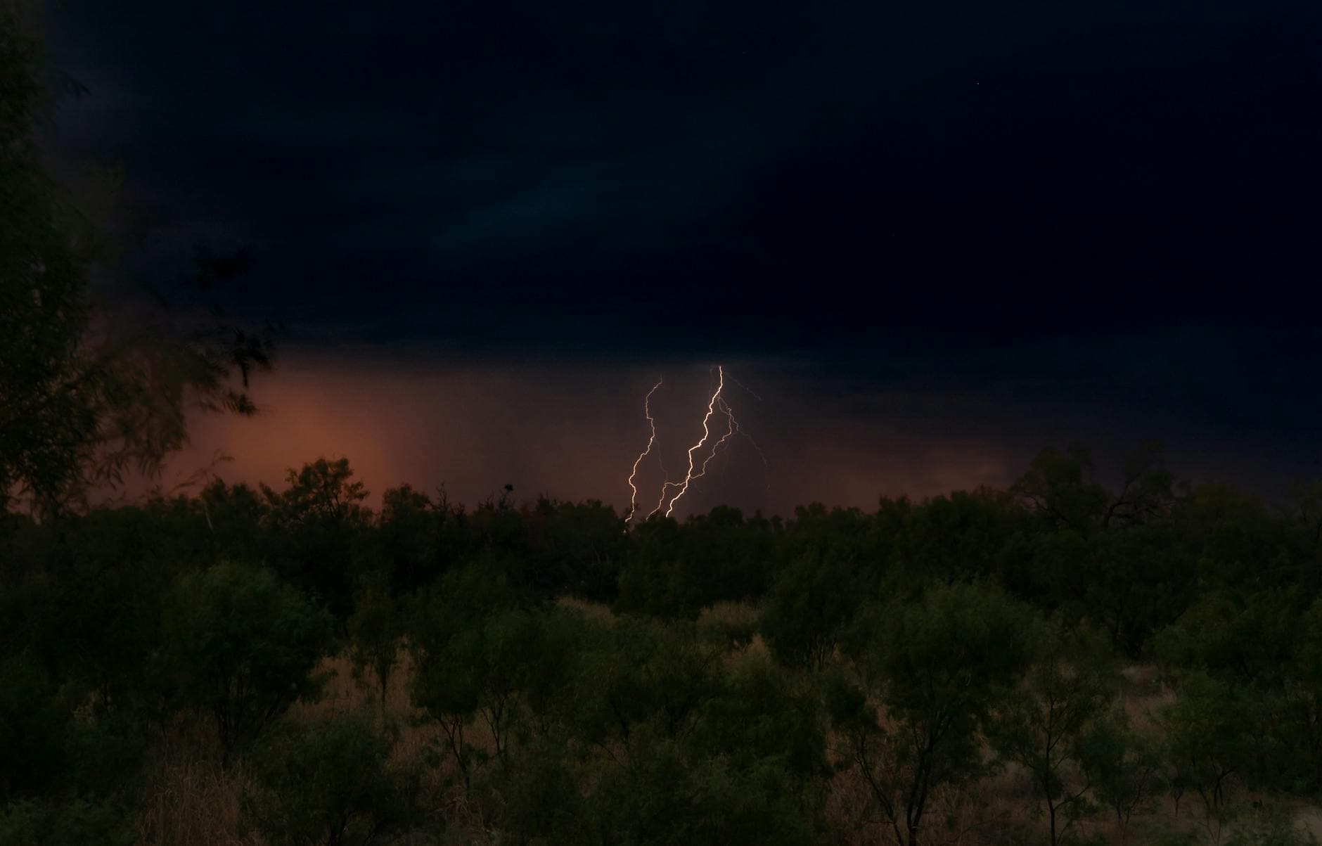 Severe storm outbreak batters Midwest and South, EF-3 tornado hits Texas town