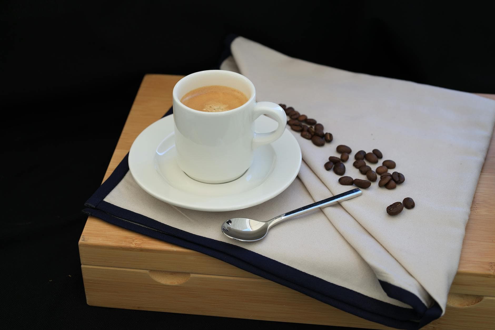 Luxury Gifts for the New Table, Porcelain and Espresso Pieces to Give