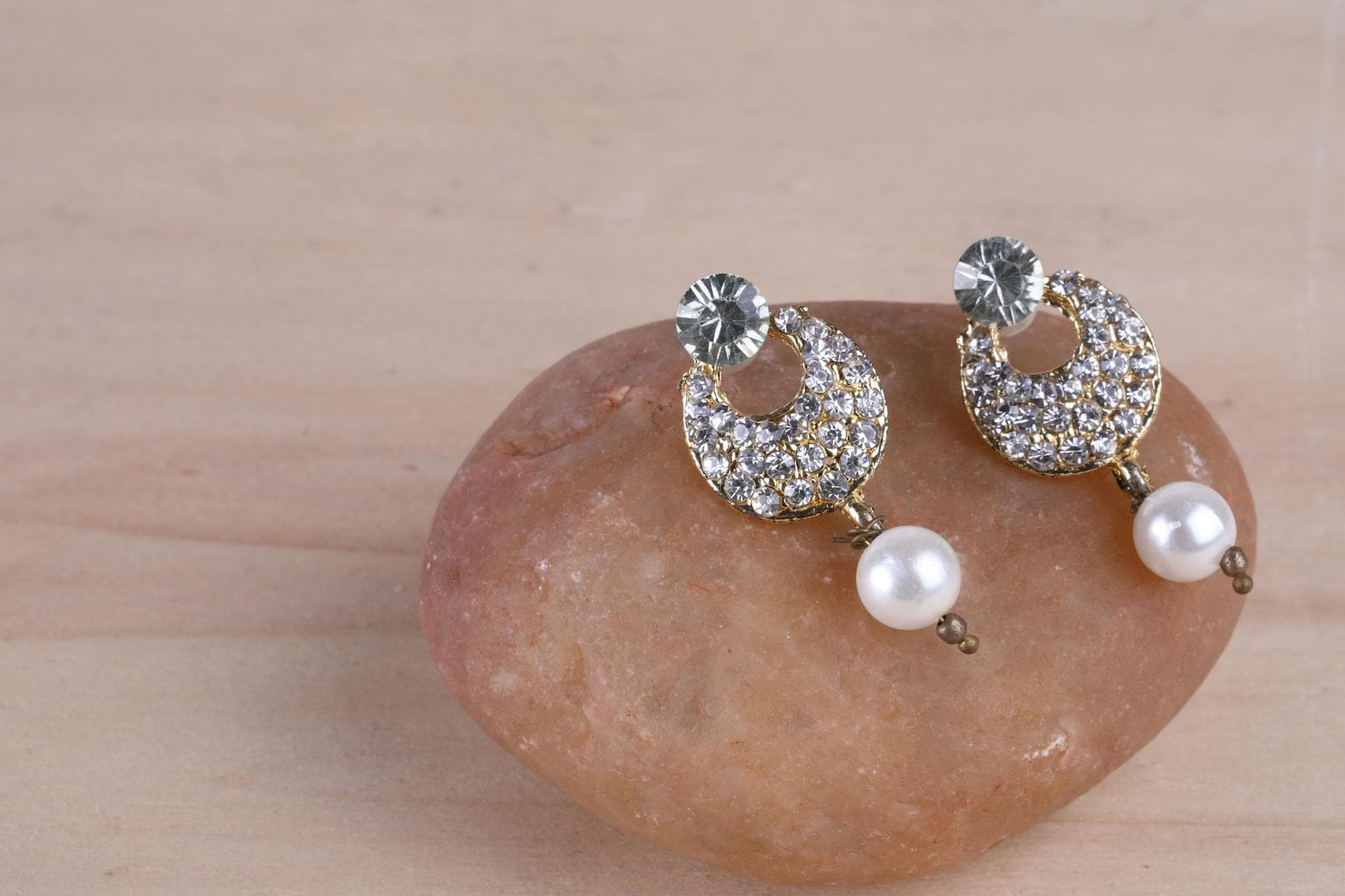 Anthropologie’s pearl earring set mixes studs, jackets and drops for everyday wear