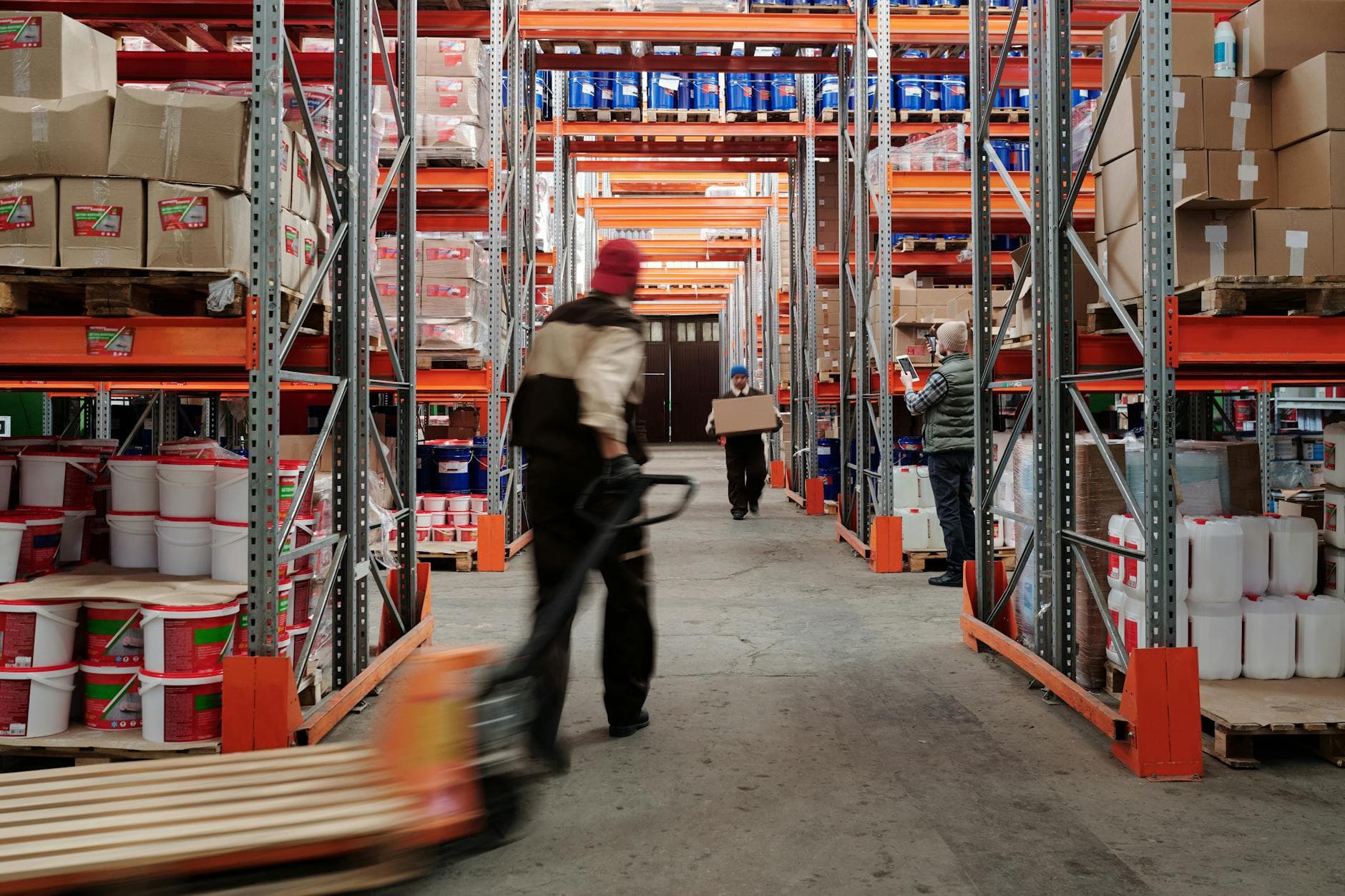 How Walmart’s AI-driven supply chain shapes store labor and shelves