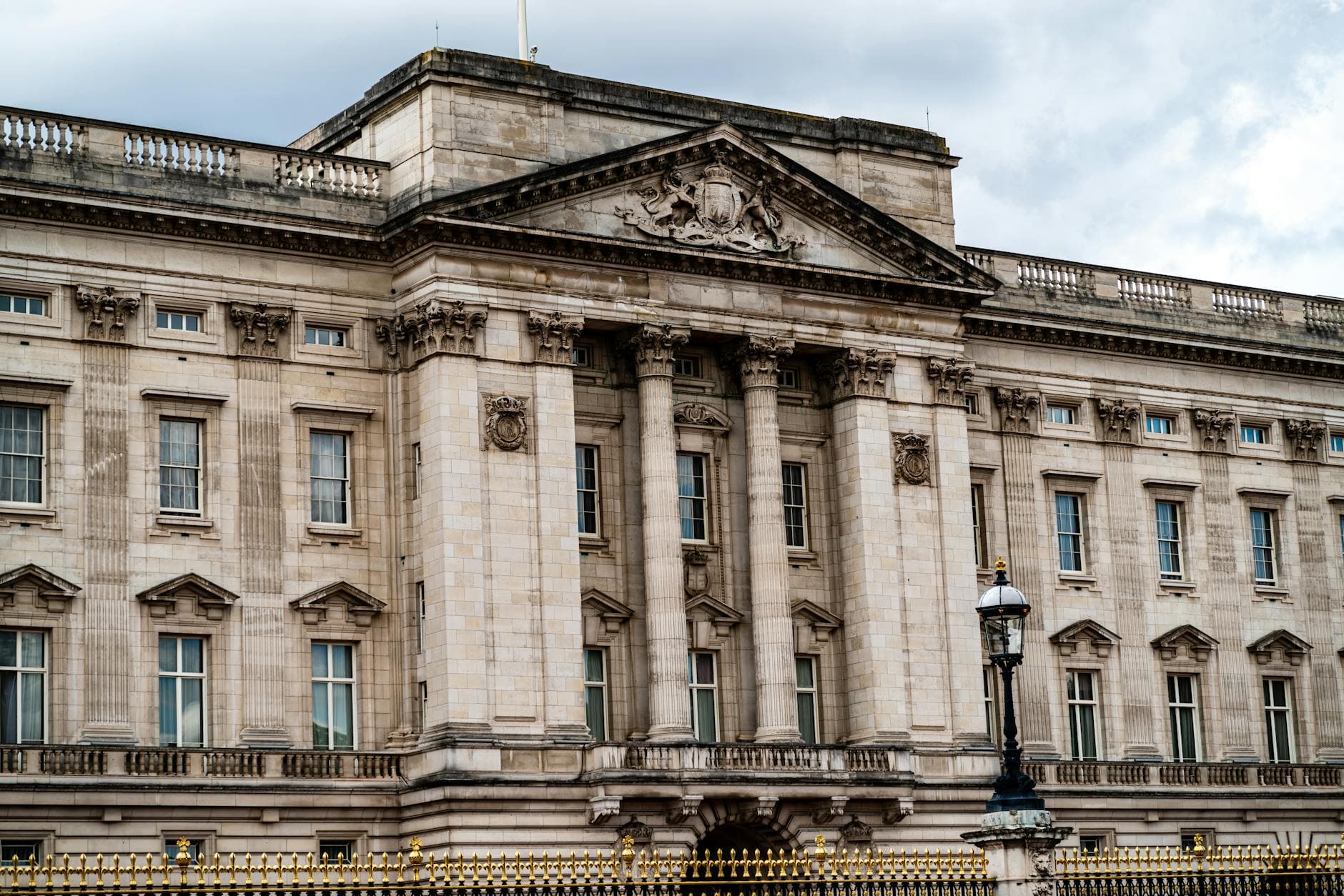 Bank of England holds rates at 3.75%, watches Middle East fallout