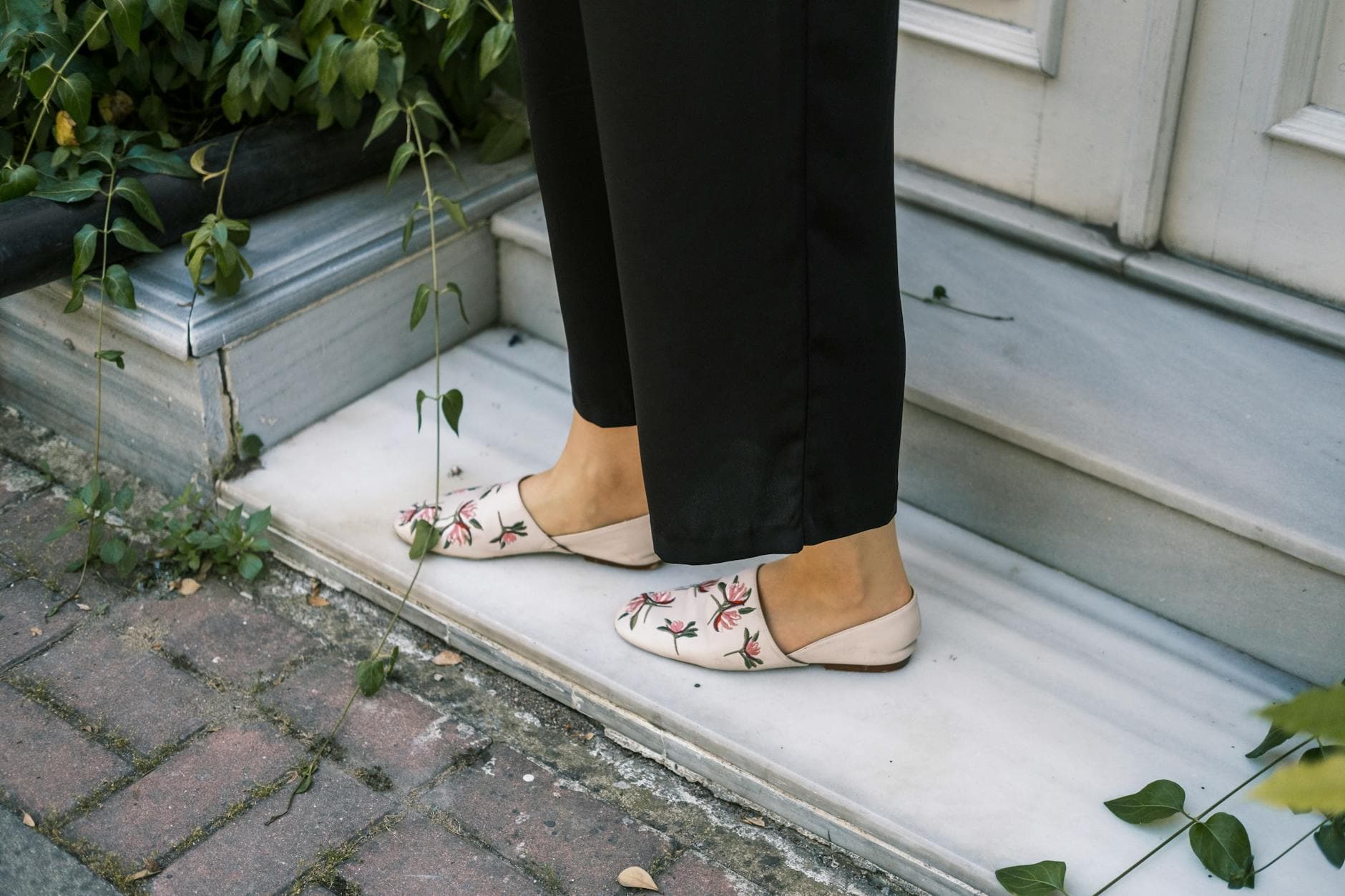 Spring Shoes for Petites, Comfortable Flats, Mules, and Wedge Sneakers